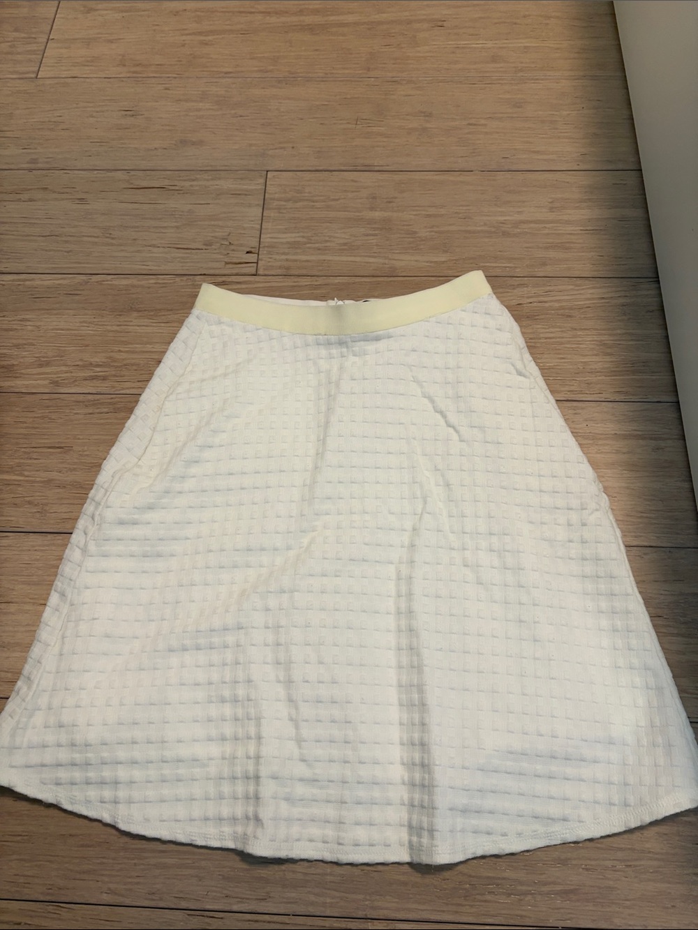 Theory White Textured A-Line Skirt with Cream Waistband